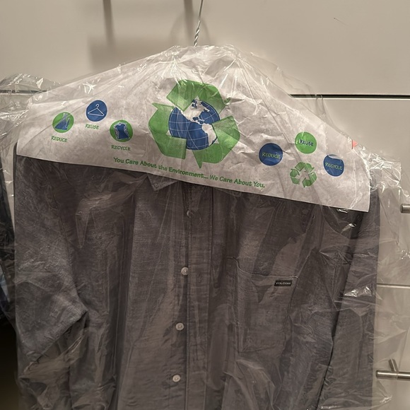 Volcom Button Up 💎 Dry Cleaned - Picture 2 of 8